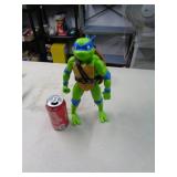 NINJA TURTLE FIGURE