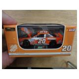 REVELL 1/64 NASCAR 1999