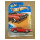 HOT WHEELS MIB - 71 PLYMOUTH ROAD RUNNER 2011