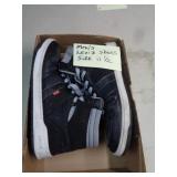 MENS LEVIS SZ 11.5