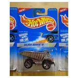 HOT WHEELS MIB - DUMP TRUCK 1995