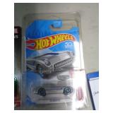 HOT WHEELS MIB 55 CORVETTE 2017