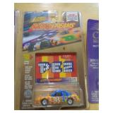 JOHNNY LIGHTNING MIB - NASCAR 1994