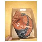 CATCHERS MITT