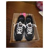 WOMENS SKECHERS SZ 7
