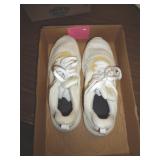 WOMENS ADIDAS SZ 9