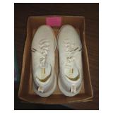 WOMENS SKECHERS SZ 9