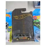 HOT WHEELS MIB 71 DATSUN 2/6 2018