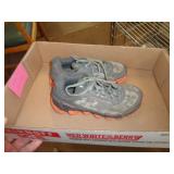 UNDER ARMOR KIDS SZ 13