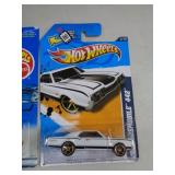 HOT WHEELS MIB 67 OLDS 442 2011