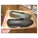 TOTES OVERSHOES SZ LG