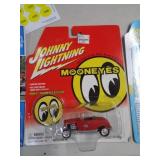 JOHNNY LIGHTNING MIB MOON EYES 32 HIBOY 2002