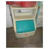 TOY CHEST 40' TALL / RW