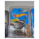HOT WHEELS MIB  71 DATSUN 2015