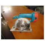 MAKITA SAW / NO CHARGER