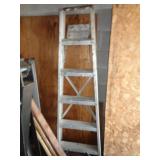 6' STEP LADDER / G