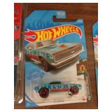 HOT WHEELS MIB 67 CAMARO 2020