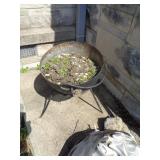 CAST IRON CAULDRON W STAND / OS