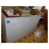 FRIGIDAIRE CHEST FREEZER 28' X 46' / 6