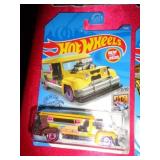 HOT WHEELS MIB - ROAD BANDIT 2017