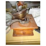 COFFEE GRINDER / NEEDS REPAIR / 6