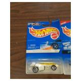 HOT WHEELS MIB WINTER WHITE RACER 1996