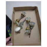 GLASS & PORCELAIN DOOR KNOBS