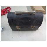 METAL LUNCH BOX W THERMOS & PLASTIC SET