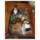 FIGURINES & GLASSWARE