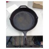LODGE CAST IRON SKILLET 12"