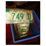 CRATE OF ALL 1977 LICENSE PLATES  / UT