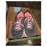 SKECHERS WOMANS SZ 8.5