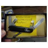 VICTORINOX KNIFE