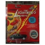 JOHNNY LIGHTNING MIB - MUSTANG 1995