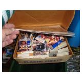 SPORTS CARDS / LOOKS LIKE BASKETBALL MOSTLY