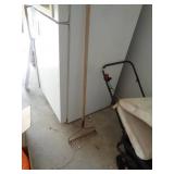 GARDEN RAKE / G
