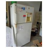 FRIDGE / WORKS BUT LEAKS WATER OUT BOTTOM / G