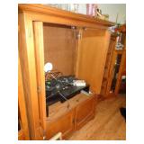 ENTERTAINMENT CENTER / LR
