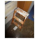 SMALL STEP LADDER / BM