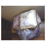 QUEEN SHEETS & PILLOWS / BR1