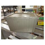 HINGED LID TOTE / UT