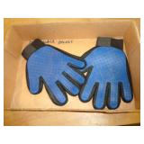 GLOVES FOR GROOMING DOG