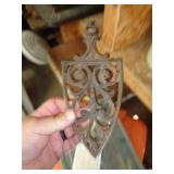 CAST IRON TRIVET / ST