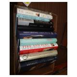 LOT OF BOOKS / UT