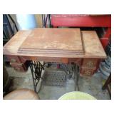 SINGER SEWING MACHINE W CABINET / ST