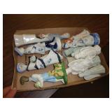 FIGURINES