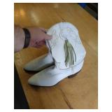 WOMENS COWBOY BOOTS / UNKNOWN SIZE