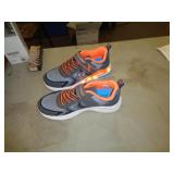 SKECHERS KIDS SHOES SZ 4
