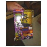 NINJA TURTLE FIGURE