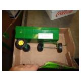 JOHN DEERE - ERTL WAGON / PLASTIC